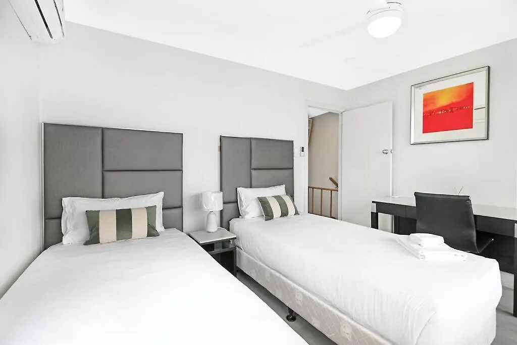Gold Coast Waterfront Townhouse Broadbeach Waters Gold Coast