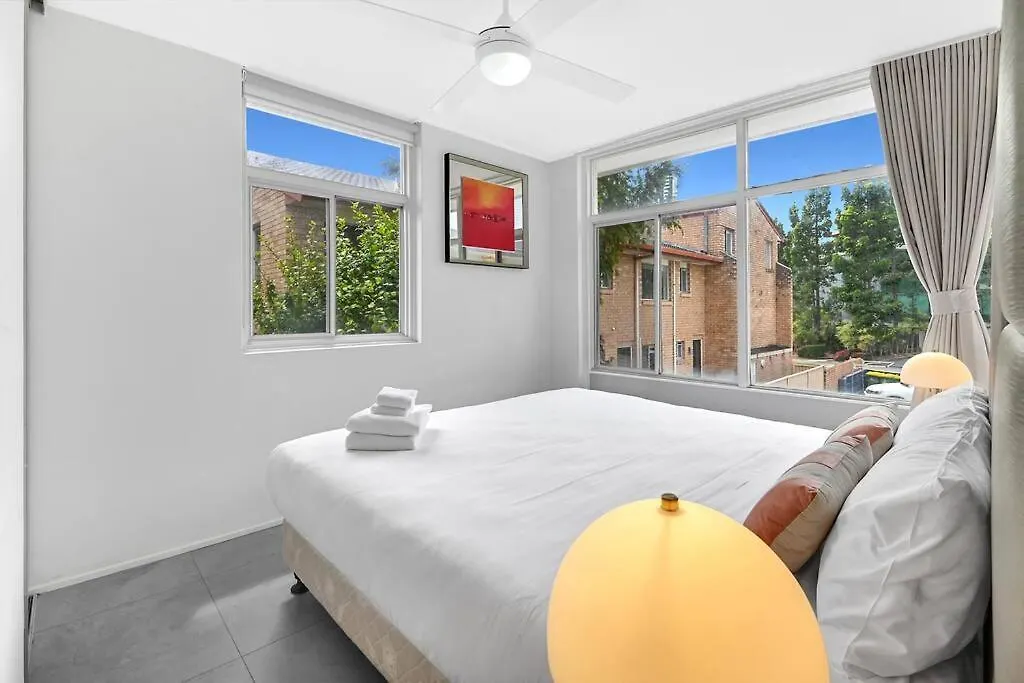 Gold Coast Waterfront Townhouse Broadbeach Waters 0*, Gold Coast