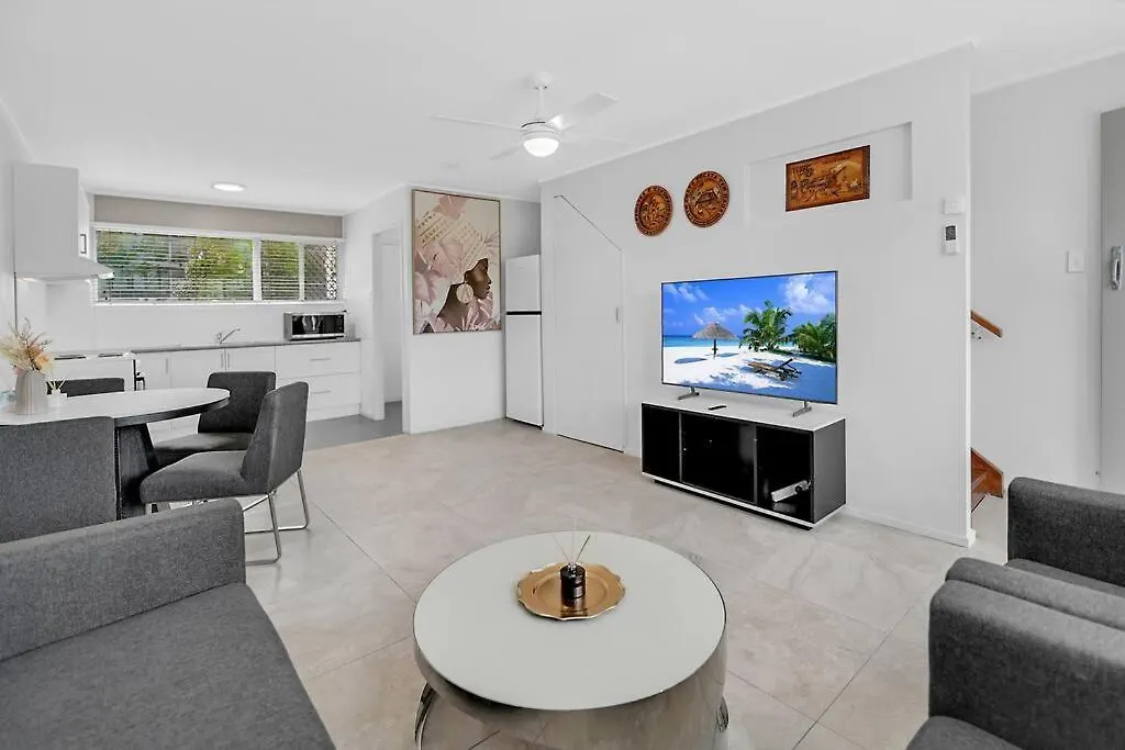 Gold Coast Waterfront Townhouse Broadbeach Waters