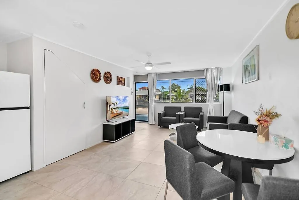 Gold Coast Waterfront Townhouse Broadbeach Waters contacts